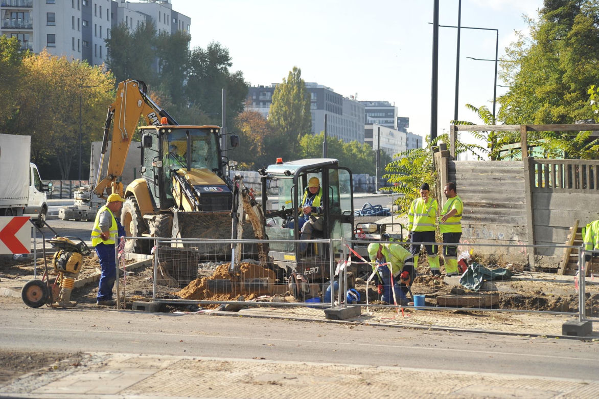 Kierowcy mają dość rozkopanej Woli. Z korka wjeżdżają w kolejny korek 