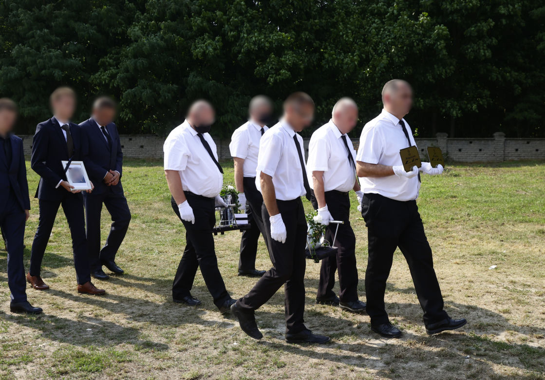 Pogrzeb ofiar wypadku w Elżbietowie. Zosia i jej mama Małgorzata L. wyruszą w ostatnią drogę