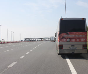 Ukraiński kierowca jechał pod prąd autostradą A4! Przewoził 43 pasażerów, w tym 19 dzieci [ZDJĘCIA]