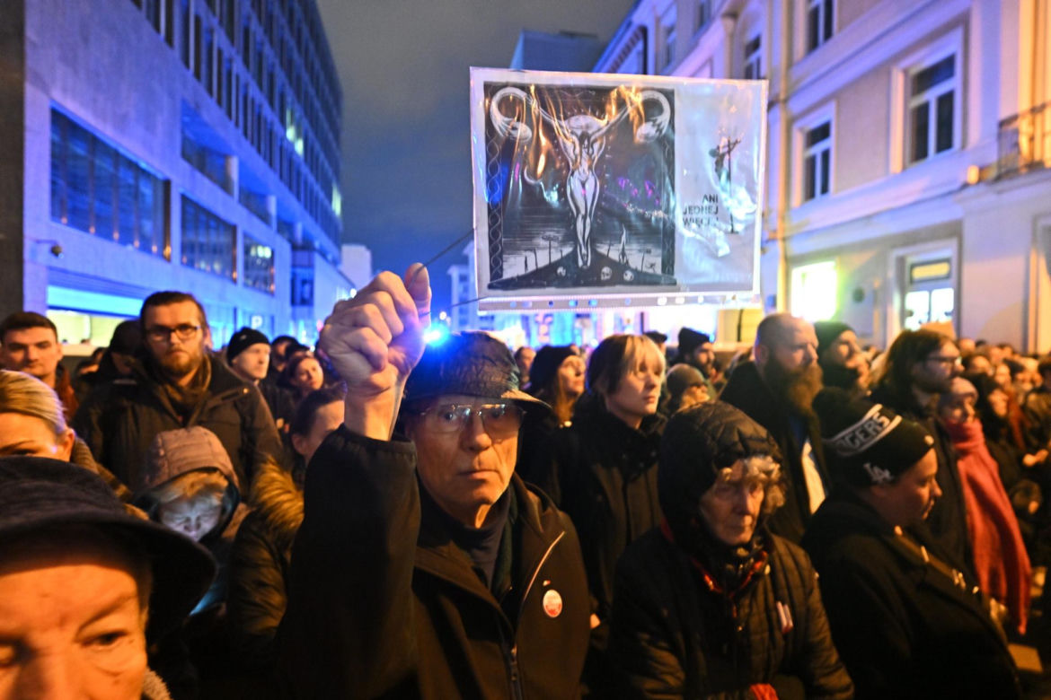 Cichy marsz po śmierci 25-letniej Białorusinki. „Miałaś na imię Liza. Niestety miałaś, nie żyjesz”