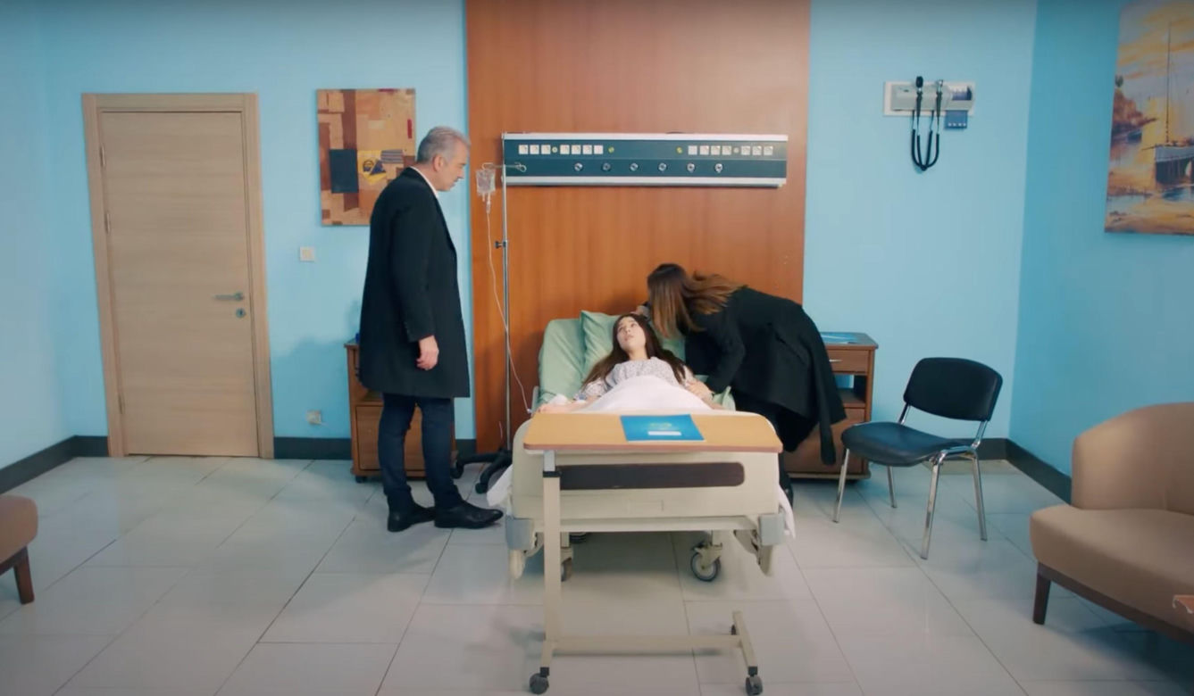 Na szczęście Ege zdoła załatwić krew dla Zeynep.