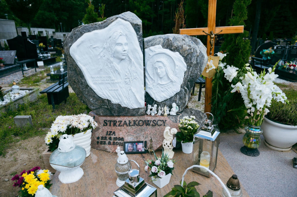Morderca wciągnął Izę w krzaki. Matka znalazła ciało 13-latki