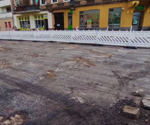 Przedwojenne torowisko tramwajowe na ul. Emilii Plater