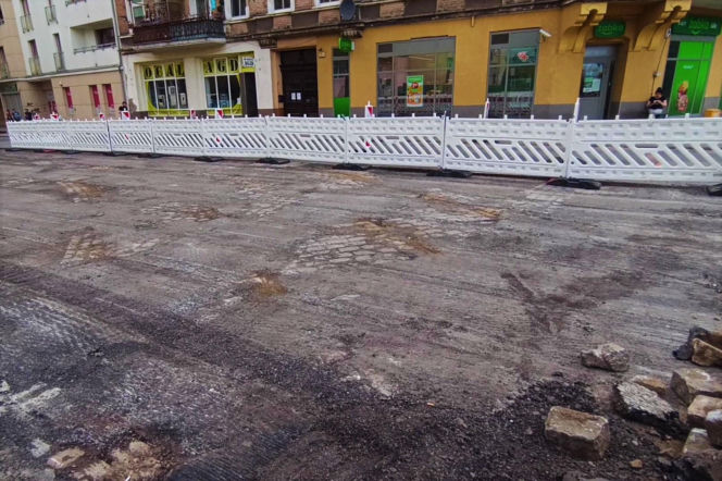 Przedwojenne torowisko tramwajowe na ul. Emilii Plater