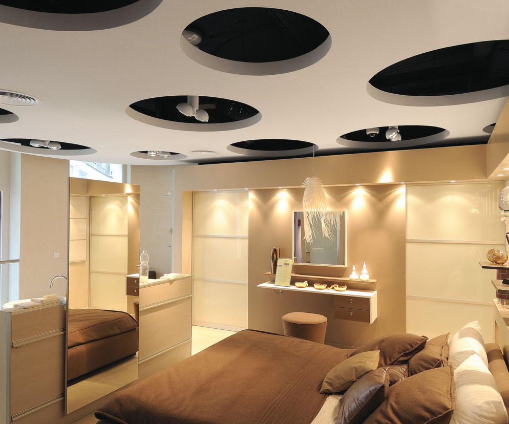 Wyróżnij, stwórz, ukształtuj na nowo - estetyczna rola sufitów podwieszanych w projektowaniu architektonicznym