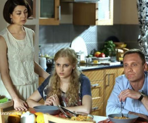 Barwy szczęścia odc. 1029. Zuza (Izabela Januszko), Kostek (Adam Cywka), Ludmiła (Elena Leszczyńska)