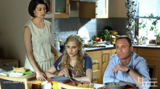 Barwy szczęścia odc. 1029. Zuza (Izabela Januszko), Kostek (Adam Cywka), Ludmiła (Elena Leszczyńska)
