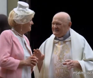 M jak miłość. Zofia Kisielowa (Małgorzata Różniatowska), ksiądz (Maciej Damięcki)