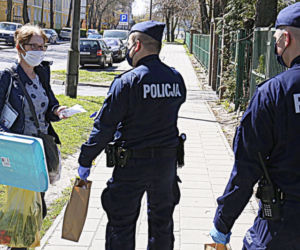 Lublin: Policjanci ROZDAJĄ MASECZKI! Ruszyli pod sklepy i targowiska. „Mamy jeden cel”