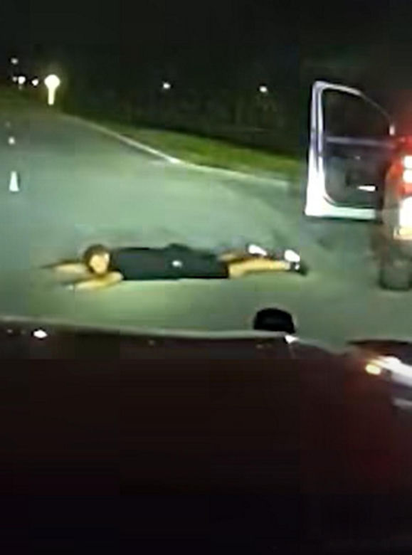 Strzelił w twarz swojej partnerce, potem po niej przejechał. Wszystko na oczach 5-letniej córki