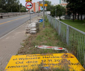 Przebudowa Wybrzeża Helskiego. Robotnicy bimbają na budowie