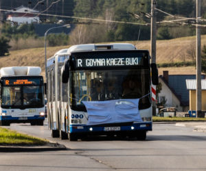 Autobusy w Gdyni, zachęcają do noszenia maseczek