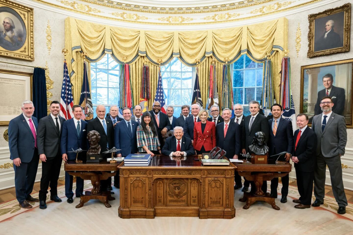 Modlitwa za Donalda Trumpa w Gabinecie Owalnym