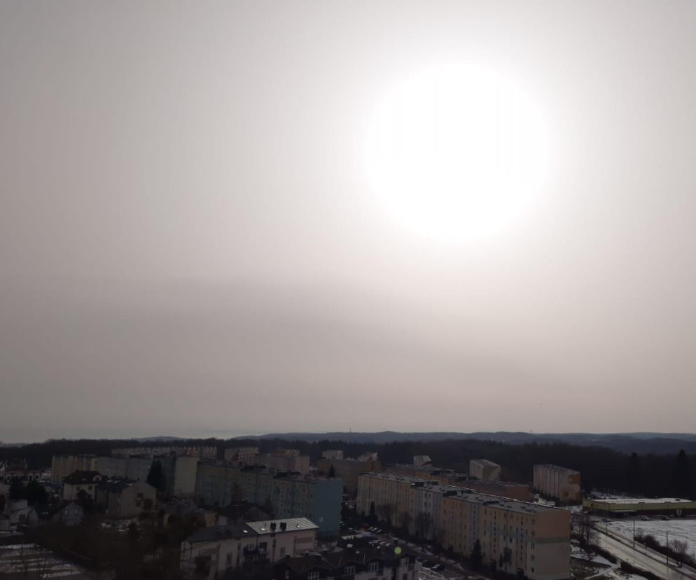 PYŁ SAHARYJSKI dotarł nad Polskę! Czym jest i jak wpływa na nasze zdrowie? Czego spodziewać się na niebie?