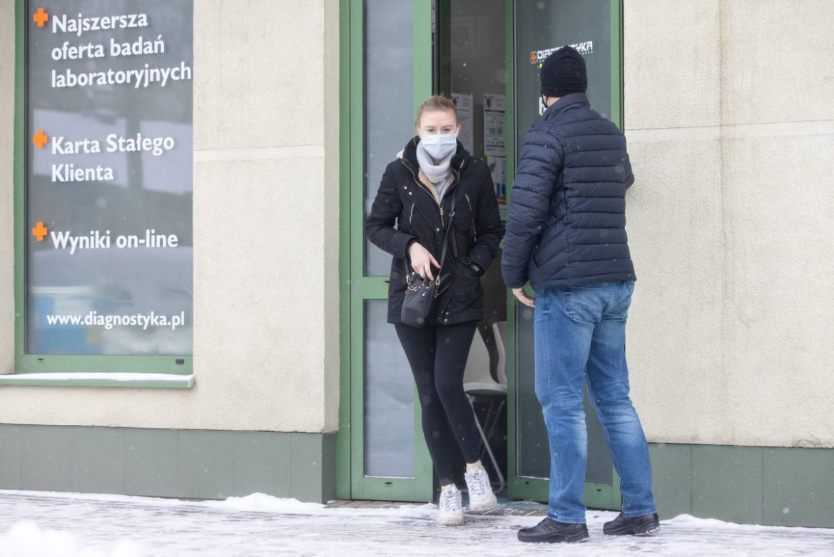 Samodzielne życie pod specjalnym nadzorem
