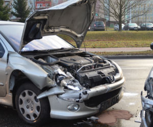 Wypadek na skrzyżowaniu Staszica i Okrzei. Dwie osoby w szpitalu
