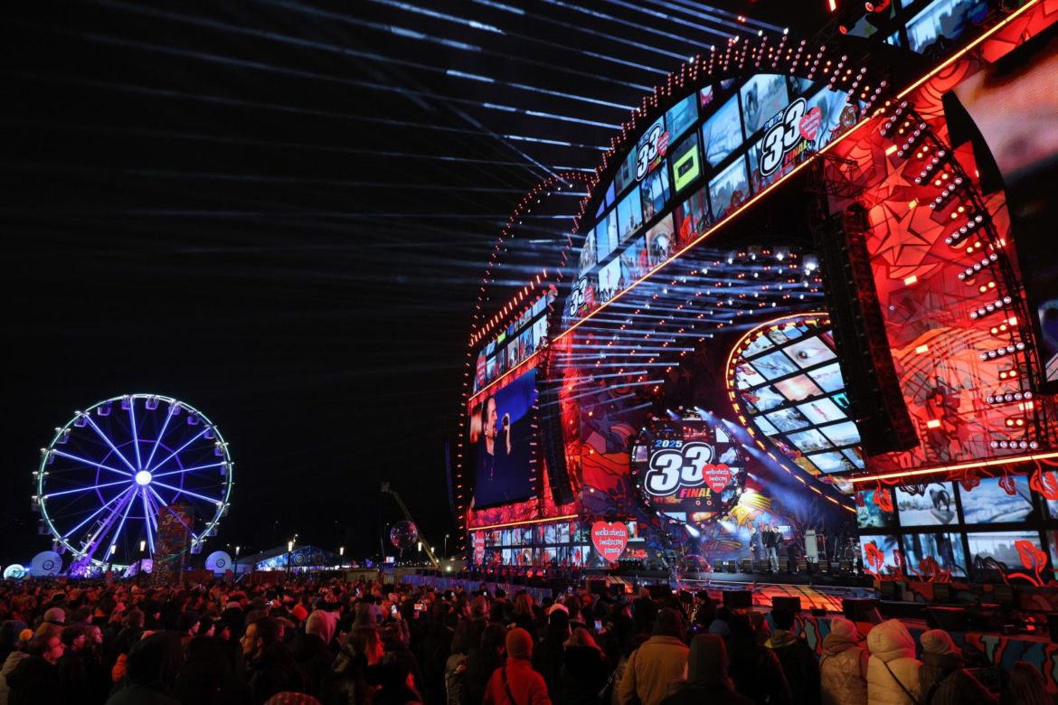Warszawa. 33 finał WOŚP, światełko do nieba