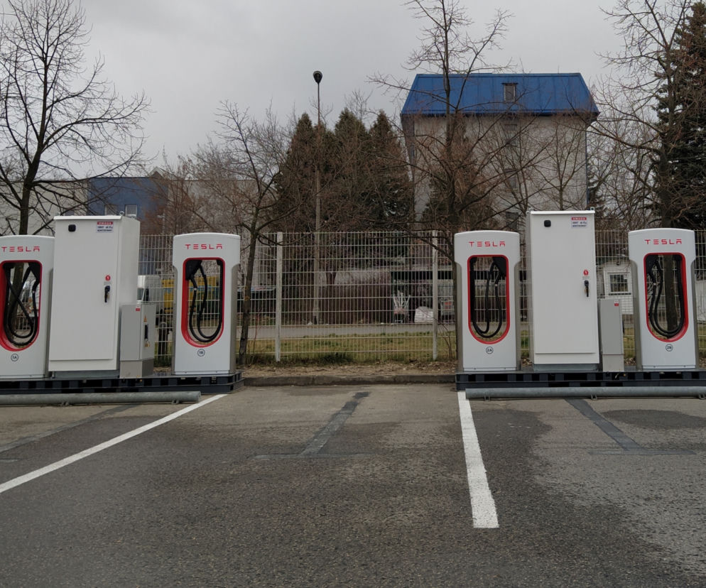 Tesla Supercharger - ładowarki aut elektrycznych stanęły Radomiu