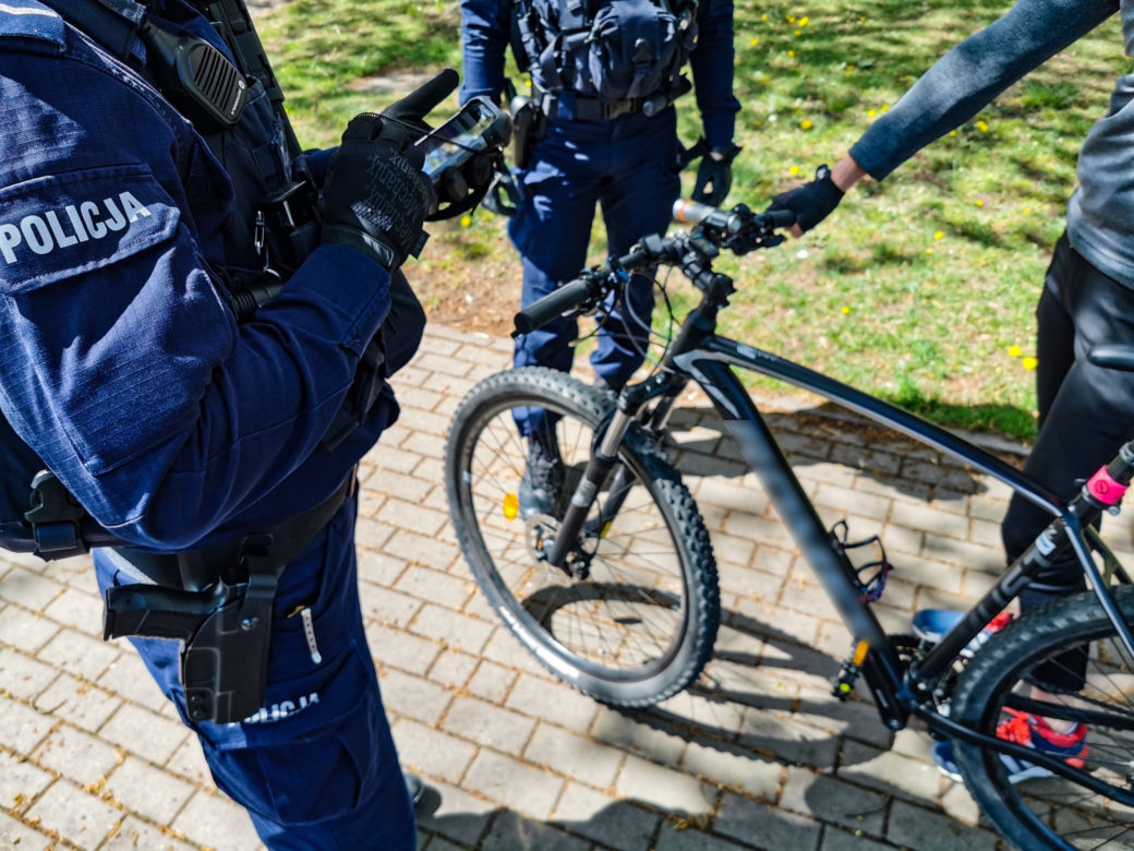 Policjanci kontrolują rowery w Białymstoku