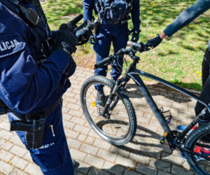 Policjanci kontrolują rowery w Białymstoku