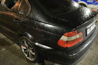 Ojciec z synem uszkodzili auto w Gostyniu. W środku byli ludzie