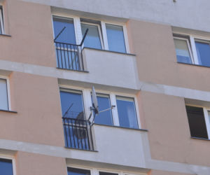 Wypadł z narkotykami z ostatniego piętra