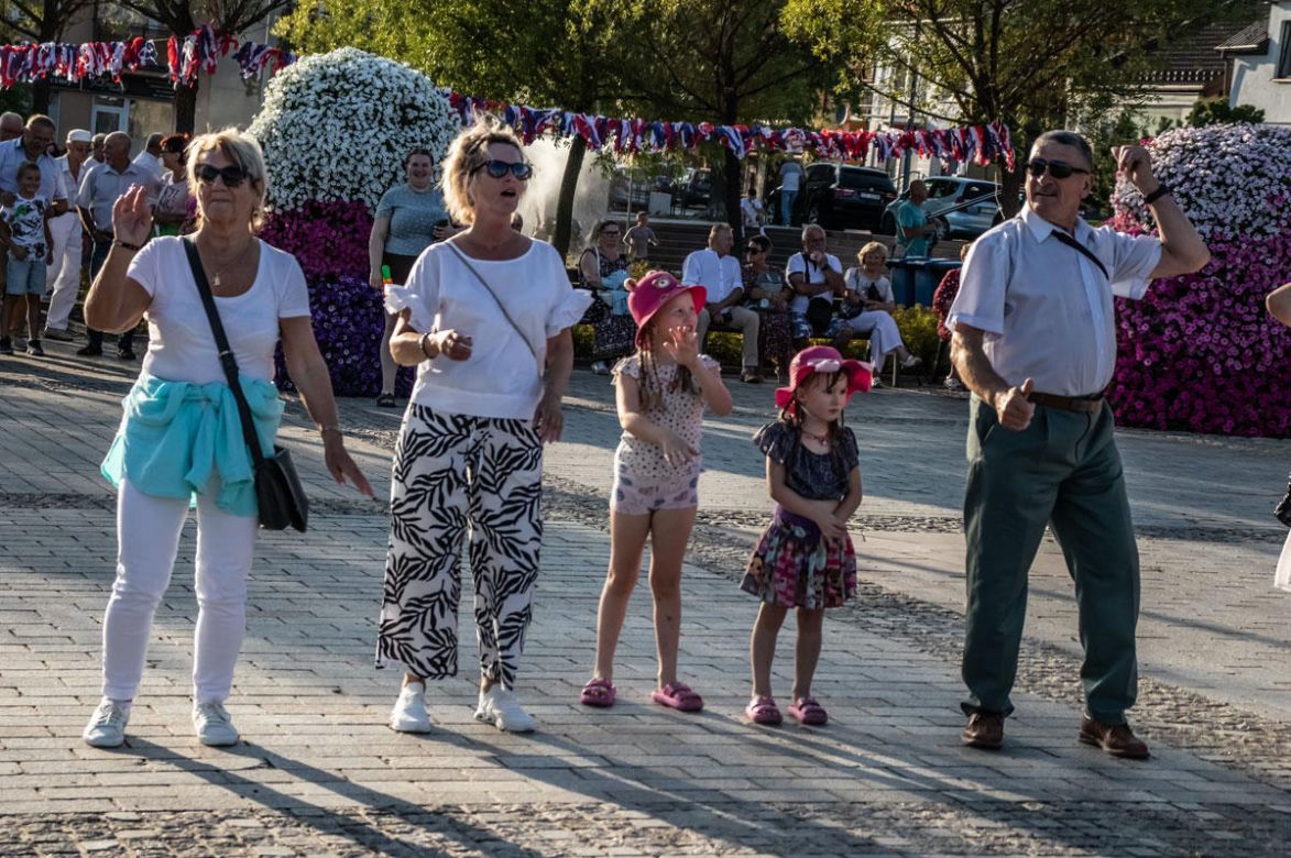 Starachowice i Międzypokoleniowa Potańcówka – Hit sezonu, który pokochali wszyscy
