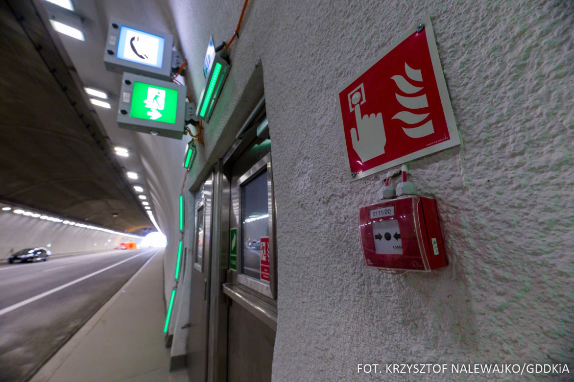Tunel na Zakopiance (S7) pod Luboniem Małym, pomiędzy miejscowościami Naprawa i Skomielna