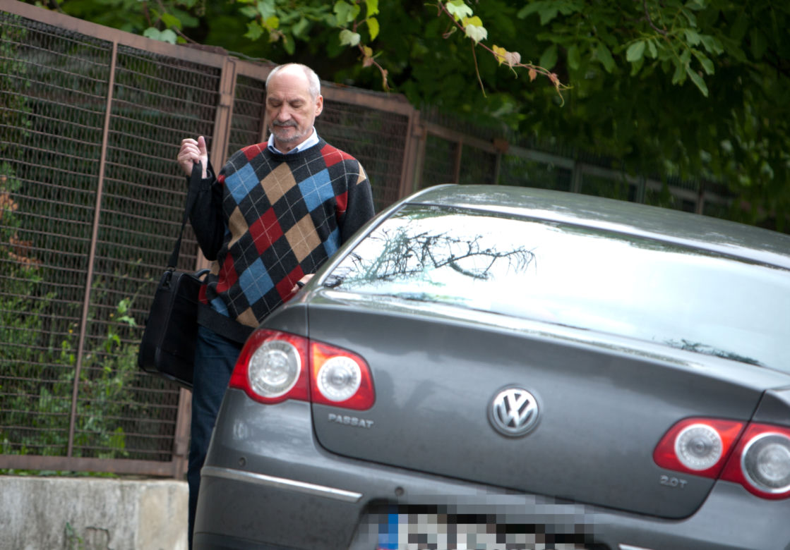 Macierewicz, samochód