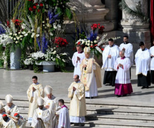 Poruszające słowa papieża na Placu św. Piotra. Pan żyje i pozostaje z nami