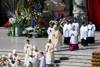Poruszające słowa papieża na Placu św. Piotra. Pan żyje i pozostaje z nami