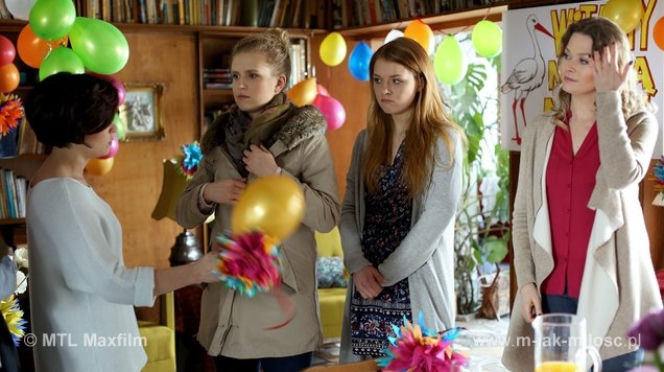 M jak miłość odc. 1144. Ula Mostowiak (Iga Krefft), Natalka (Marcjanna Lelek), Kinga (Katarzyna Cichopek), Anna (Tamara Arciuch)