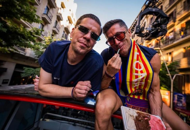 Robert Lewandowski i Wojciech Szczęsny na fecie Barcelony