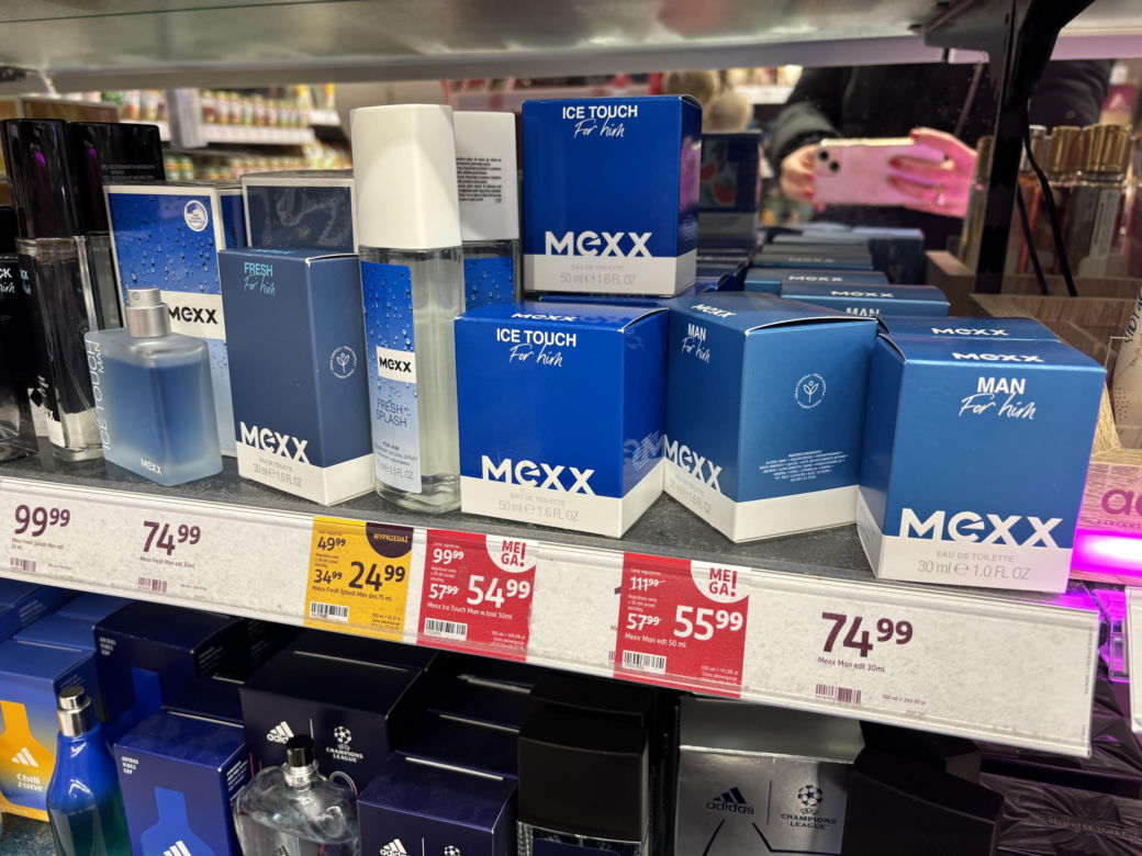 Wyprzedaż perfum w Rossmannie