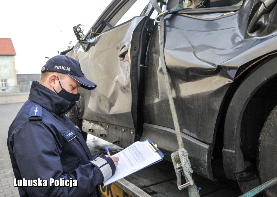 Pościg za kradzioną Mazdą CX-5 zakończony w rzece