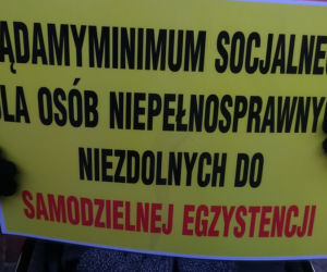 Rodzice niepełnosprawnych od urodzenia protestowali w Toruniu