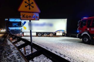 Zimowy armagedon we Wrocławiu i regionie. Śnieg sparaliżował drogi