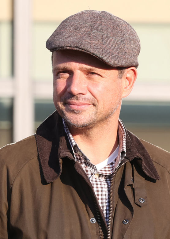 Trzaskowski w kaszkiecie