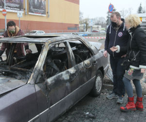 Pijany sprzedawca choinek podpalił mercedesa