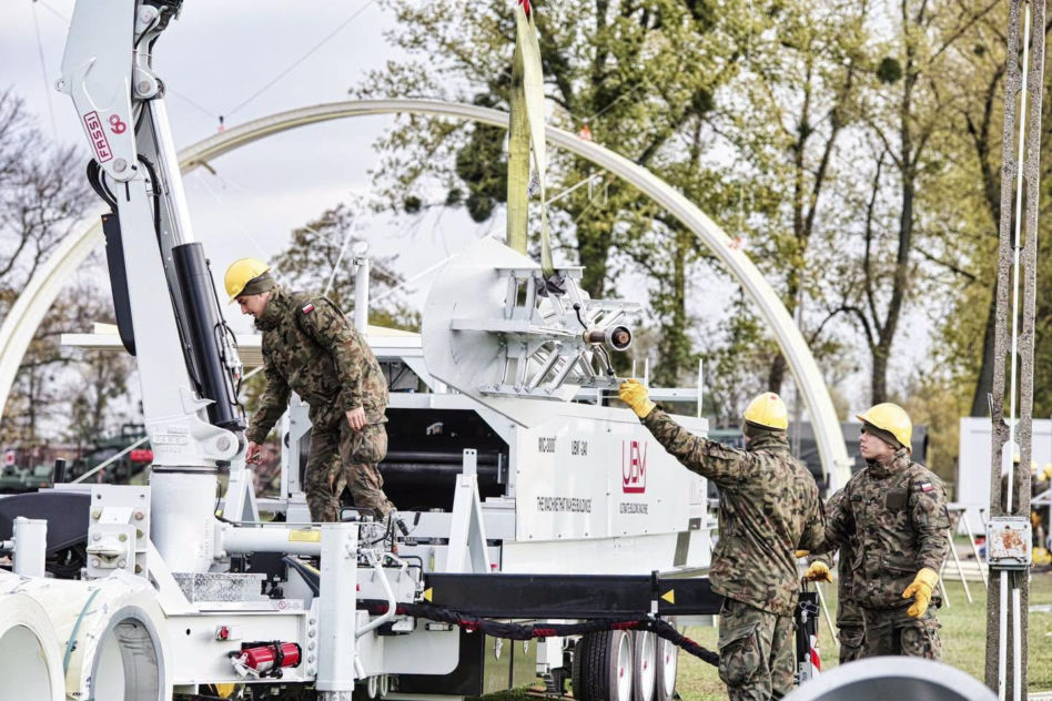 Wojsko Polskie stawia na Ultimate Building Machine. Błyskawiczna budowa hangarów i magazynów staje się faktem