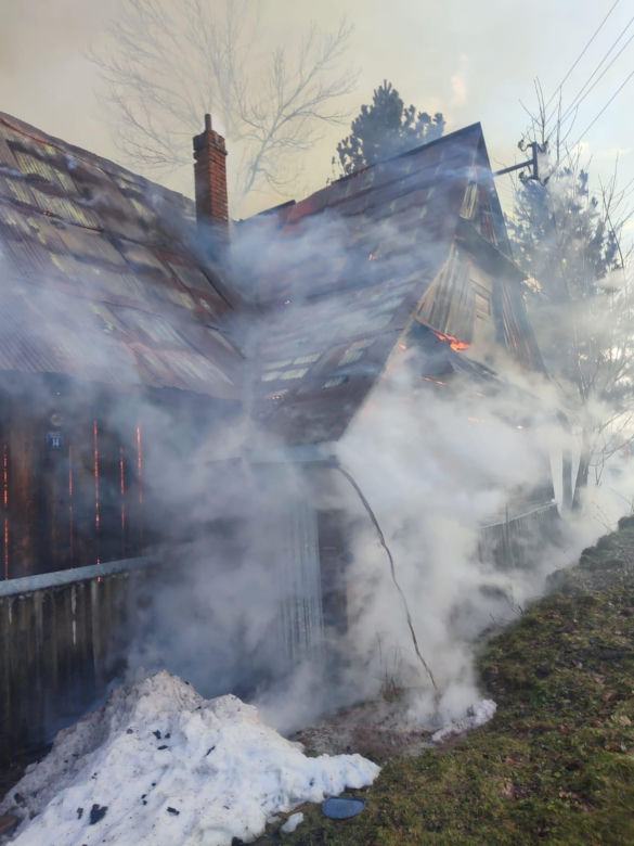 Podhale. Pożar zabudowań mieszkalnych i gospodarczych we wsi Sierockie