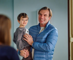 Podczas pogrzebu rodziców Alana Mariuszowi kompletnie puszczają nerwy.