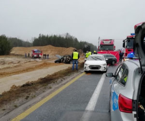 Śmiertelny wypadek na DK 1. Bmw zostało ZMIAŻDŻONE przez tira