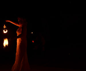 Pokaz fireshow w wykonaniu tancerzy i tancerek Teatru Ognia „Mantra” z Makowa Mazowieckiego
