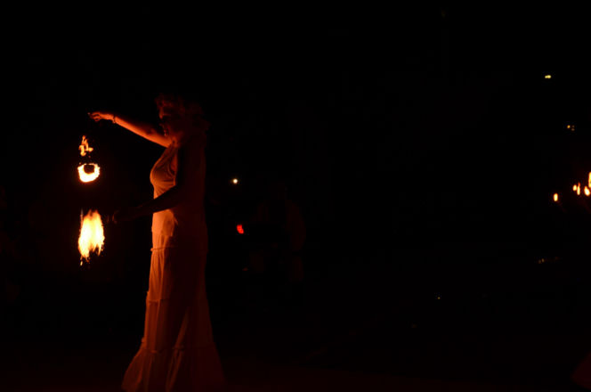 Pokaz fireshow w wykonaniu tancerzy i tancerek Teatru Ognia „Mantra” z Makowa Mazowieckiego