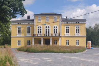 To jedno z najpiękniejszych miast na Śląsku. Czaruje jedynym takim pałacem myśliwskim w Polsce