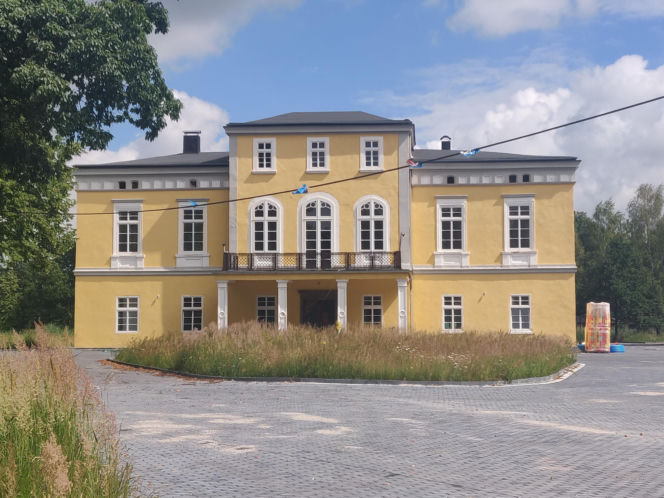 To jedno z najpiękniejszych miast na Śląsku. Czaruje jedynym takim pałacem myśliwskim w Polsce