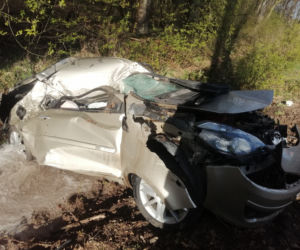 Nie żyją dwie osoby! Ich renault ROZTRZASKAŁO się o drzewo na DK 62 pod Wyszkowem [ZDJĘCIA]