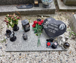 Mateusz rzucił monetą. Wypadł orzeł, więc udusił Wiktorię