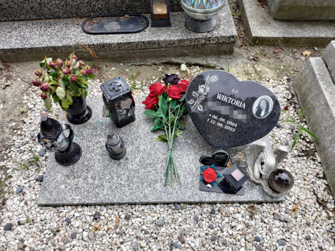 Mateusz rzucił monetą. Wypadł orzeł, więc udusił Wiktorię